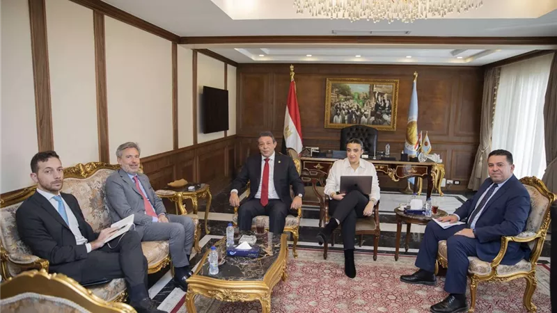 المرشح الرئاسي حازم عمر يستقبل السفير الايطالي بمقر حملته