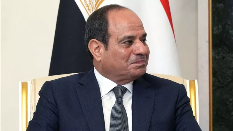 الرئيس السيسي يتلقى اتصالًا هاتفيًا من رئيس وزراء المملكة المتحدة