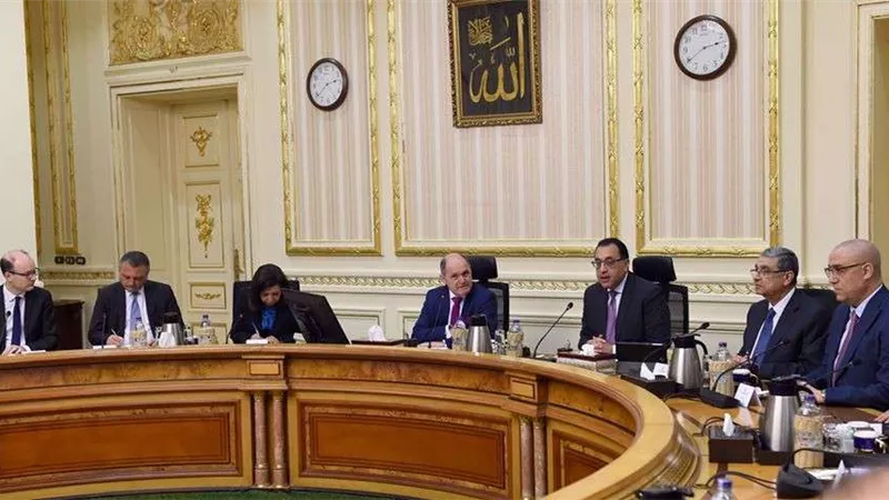رئيس الوزراء يتابع آخر مستجدات تنفيذ 