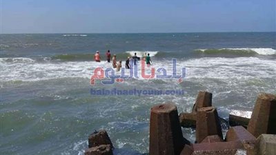 مصرع شاب غرقًا حاول إنقاذ طفل بأحد شواطئ الإسكندرية