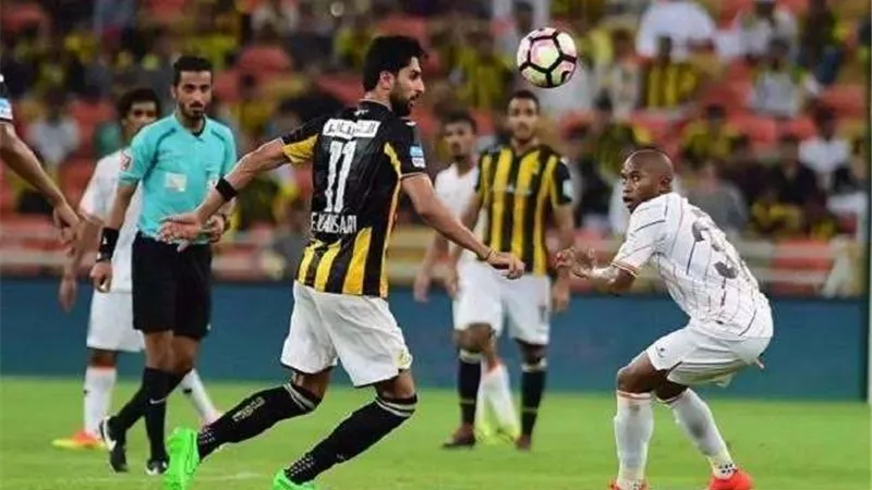 كاراسكو على رأس تشكيل الشباب لمواجهة اتحاد جدة