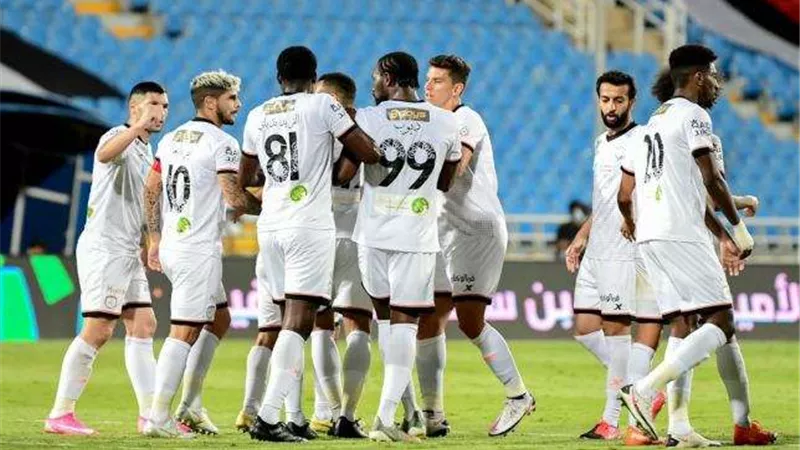 كارلوس يتقدم للشباب بهدف في شباك اتحاد جدة بدوري روشن