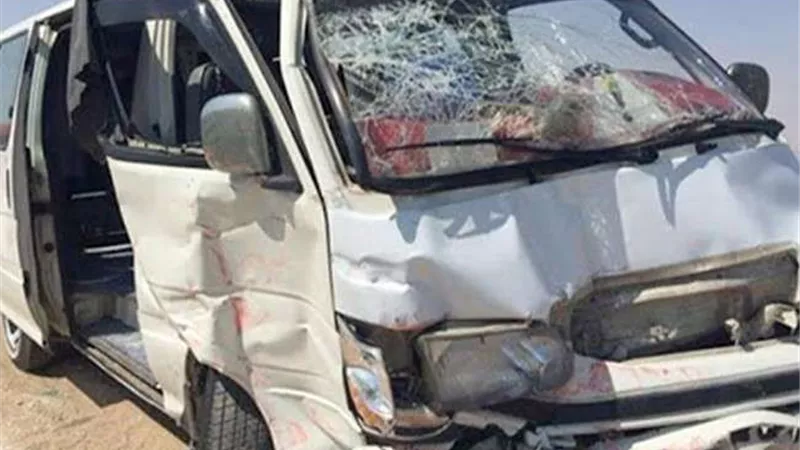 مصرع وإصابة 5 أشخاص في انقلاب سيارة بطريق الضبعة الصحراوي