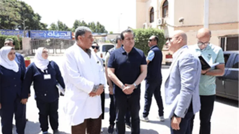 وزير الصحة يتفقد مستشفى العريش لمتابعة الخدمات المقدمة للمصابين الفلسطينيين