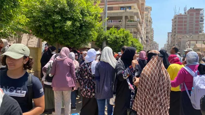 ضبط طالب بامتحانات الثانوية العامة غير اتجاه كاميرا المراقبة