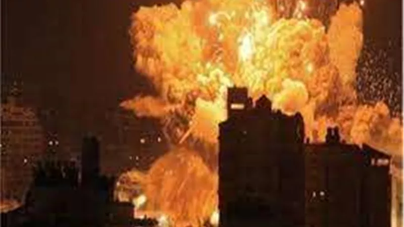 إعلام فلسطيني: قصف عنيف برا وبحرا وجوا من جيش الاحتلال على غزة