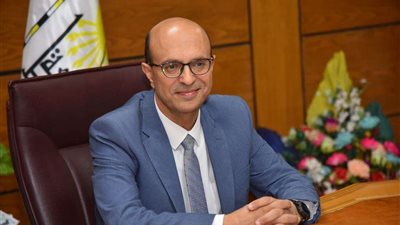 رئيس جامعة أسيوط يعين مديرا تنفيذيا لمكتب رعاية الطلاب الوافدين