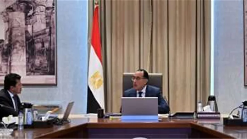مدبولي يبحث عدة ملفات مع وزير الشباب والرياضة