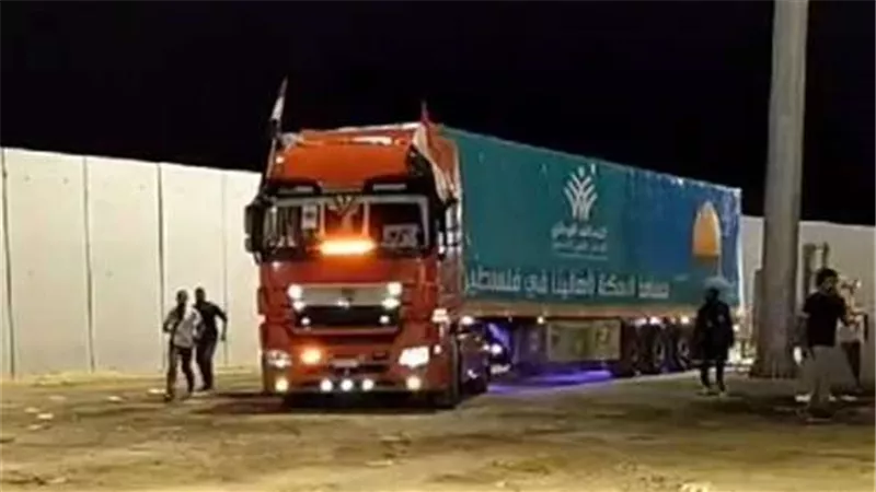 القاهرة الإخبارية: وصول 24 شاحنة من المساعدات إلى غزة عبر معبر رفح