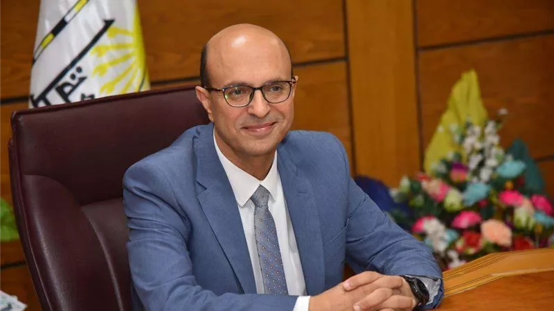 رئيس جامعة أسيوط يشكل الهيكل الإداري لمكتب العلاقات الدولية وشئون الجامعات العربية