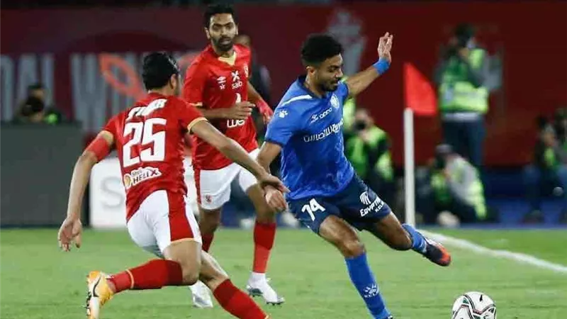 سموحة ينتظر رد الأهلي بشأن مدافع الفريق