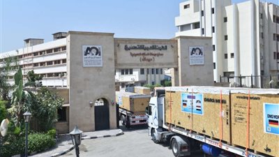 بالصور | تزن 150 طنًا.. وصول أكبر ماكينات تشكيل المعادن لـ