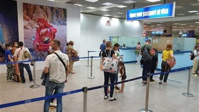 دولة عربية تلزم الوافدين بحجر صحي لمدة أسبوع