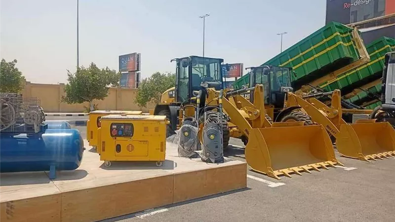 وزير التنمية المحلية يتابع إجراءات تسليم معدات المحطات الوسيطة للمخلفات