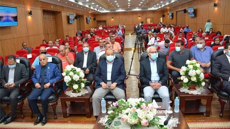 وزير التنمية المحلية و محافظ بورسعيد يستعرضان مستجدات العمل فى المشروعات الخدمية