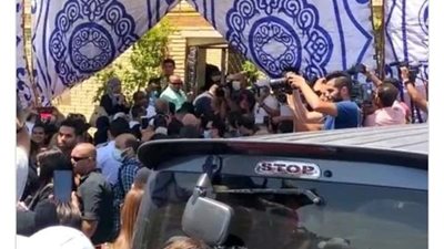 وصول جثمان دلال عبد العزيز إلى مثواه الأخير