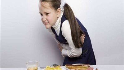 تسمم 7 أشخاص من عائلة واحدة عقب تناولهم وجبة فاسدة بسوهاج