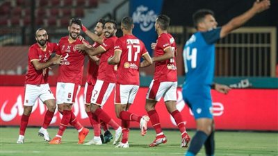 الأهلي يتقدم على سيراميكا في شوط الأهداف الملغية