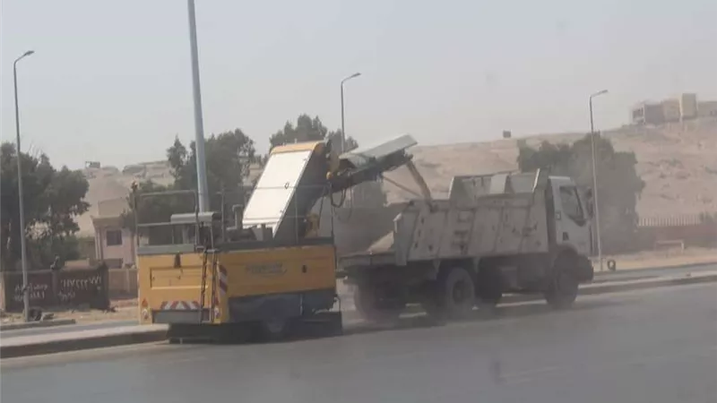 بالصور | رفع 63 ألف طن مخلفات وقمامة بالجيزة خلال الأسبوع الماضي