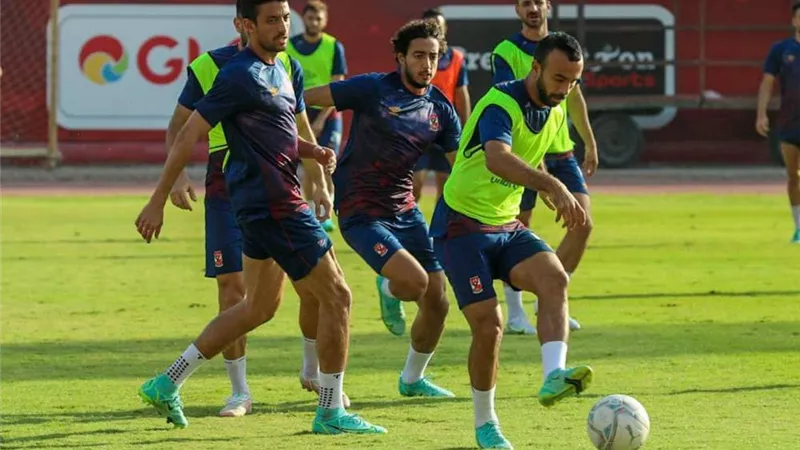 نجم الأهلي ينتظم في التدريبات بعد تعافيه من الإصابة