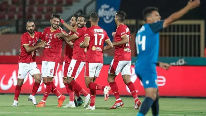 الأهلي يتقدم على سيراميكا في شوط الأهداف الملغية