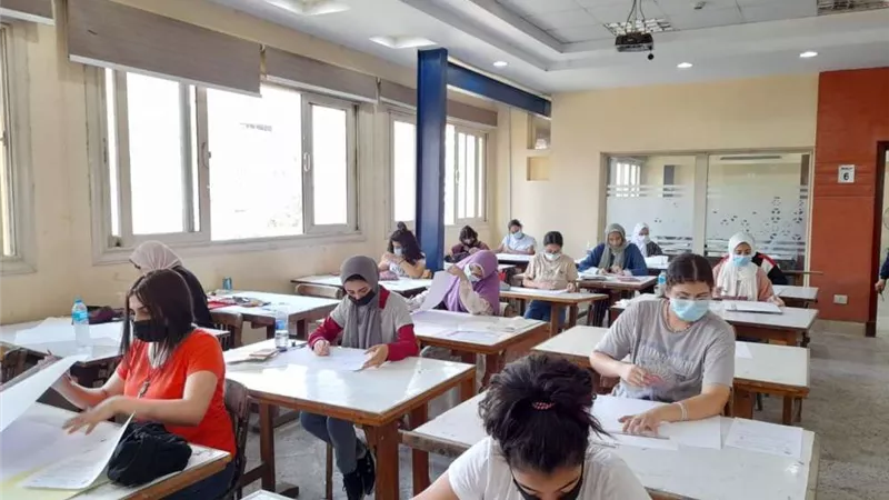 بالصور | فنون جميلة جامعة حلوان تشهد إقبالا كثيفا في اختبارات القدرات