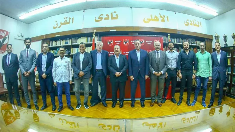 تعرف على تفاصيل اجتماع مجلس إدارة الأهلي مع شركات النادي الثلاث