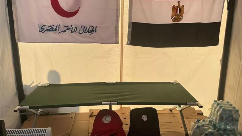 الهلال الأحمر الفلسطيني: تسلمنا 106 شاحنة مساعدات مصرية