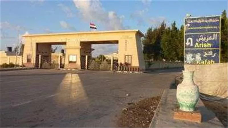 مطار العريش ينتظر طائرة المساعدات السعودية لغزة.. ولا تنسيقات لخروج جرحى