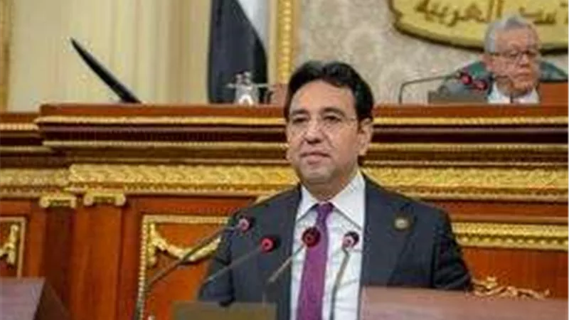 أيمن محسب: التخاذل عن وقف الحرب في غزة ينذر بتوسع المواجهات العسكرية في المنطقة