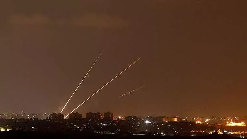 إعلام فلسطيني: قصف عنيف يستهدف محيط مستشفى الشفاء في غزة