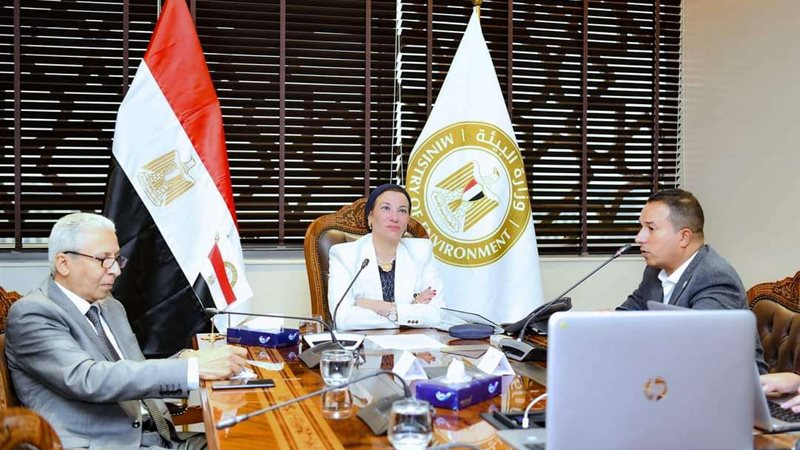 وزيرة البيئة 