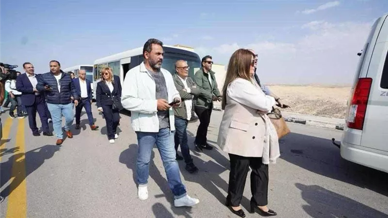 بـ6 شاحنات مساعدات.. وفد المتحدة الإعلامي يصل العريش لدعم الفلسطينيين في غزة