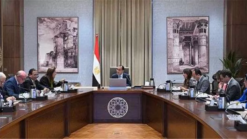مدبولى يوجه بسرعة الانتهاء من تحديث استراتيجية الطاقة بوجه عام