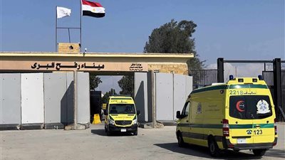 وصول 8 مصابين وعدد من مزدوجي الجنسية لمعبر رفح البري