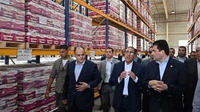 رئيس الوزراء يتجه إلى مدينة العبور لزيارة عدد من المصانع