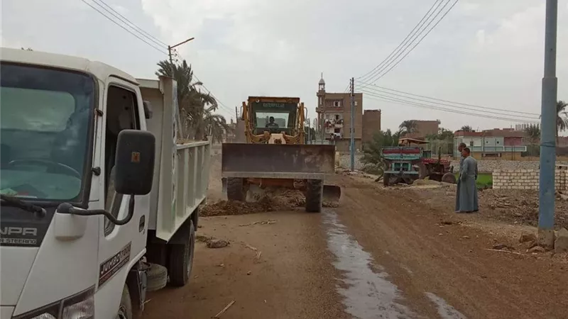 رفع 620 طن قمامة وتسوية وتمهيد طرق خلال حملات نظافة بأسيوط
