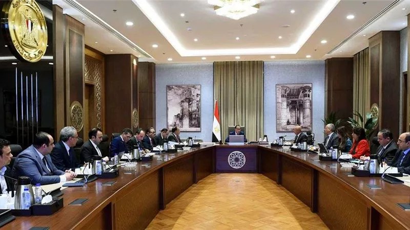 رئيس الوزراء يتابع جهود تطوير قطاع النقل واللوجيستيات