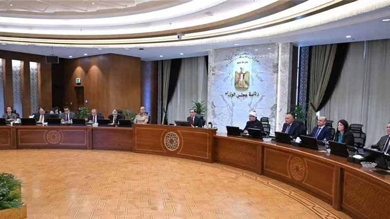 وزير الصحة يستعرض جهود مصر لنقل 35 طفلا مبتسرًا من غزة للمستشفيات المصرية