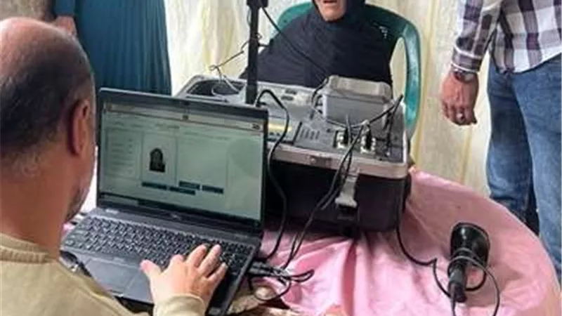 الداخلية تساعد مُسنة 102 عامًا في تجديد بطاقة الرقم القومي داخل منزلها بالشرقية