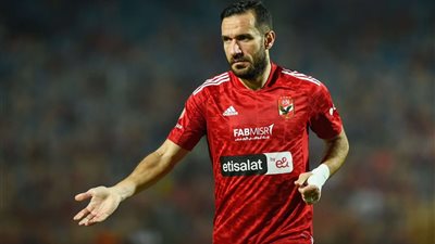 بيراميدز يكشف حقيقة مفاوضاته لضم علي معلول من الأهلي