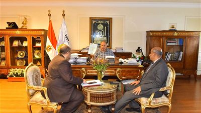محافظ أسيوط يتابع تجهيزات مقر مركز السيطرة الموحد لشبكة الطوارئ والسلامة