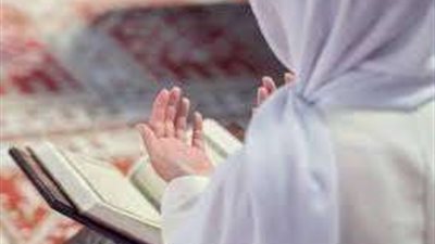 إلهام شاهين: صلاتنا هي صلتنا بربنا.. وكل ما فيها له دلالة ومعنى
