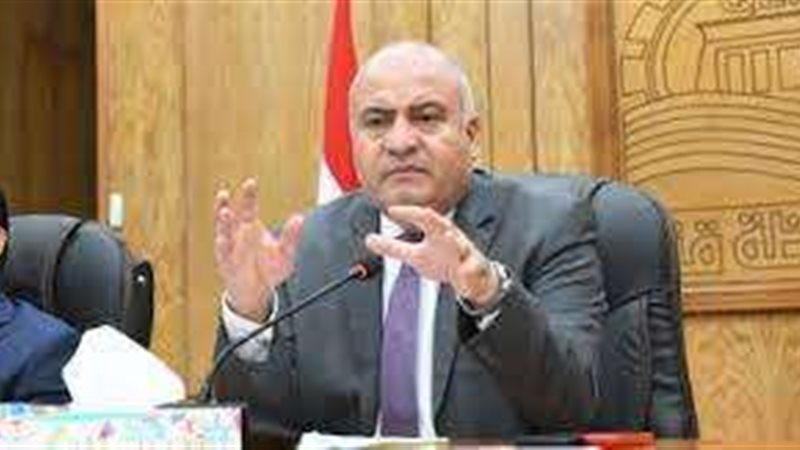 محافظ قنا