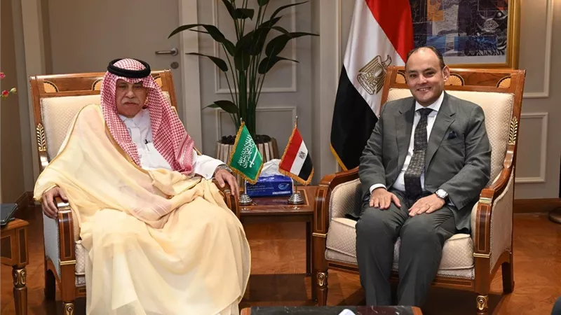 وزير الصناعة يبحث مع نظيره السعودي تنمية التعاون بين البلدين