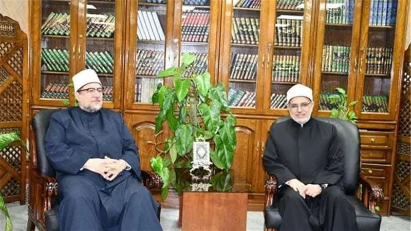 وزير الأوقاف ورئيس جامعة الأزهر يفتتحان معرض «الأعلى للشئون الإسلامية»