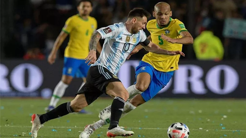 الأرجنتين تواصل تفوقها وتضرب البرازيل بهدف في تصفيات كأس العالم
