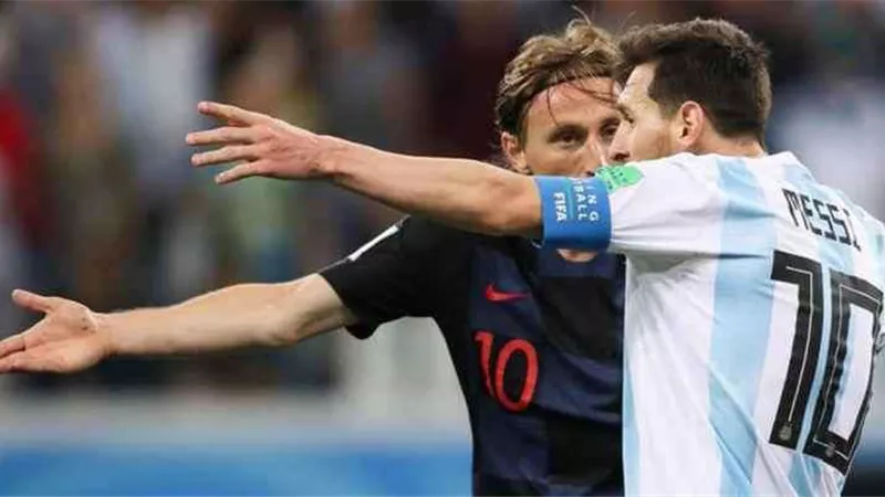 ميسي يوجه بيكهام مالك إنتر ميامي على التعاقد مع مودريتش من ريال مدريد