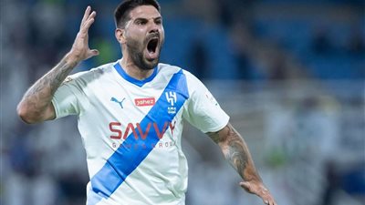 الزعيم السعودي.. الهلال يضرب الحزم بثلاثية نظيفة في الشوط الأول