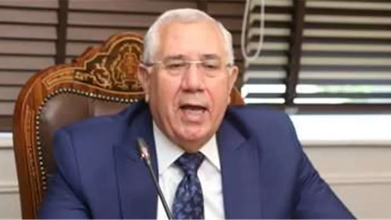 «القصير» يشدد على القيادات بضرورة التواجد مع المزارعين في الحقول